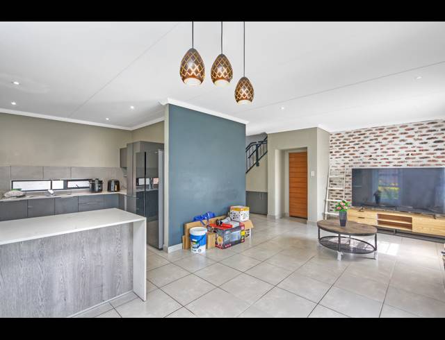 3 BEDROOM HOUSE FOR SALE IN COSMO CITY